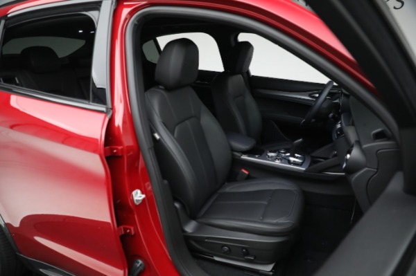 New 2024 Alfa Romeo Stelvio Ti for sale $54,320 at Alfa Romeo of Greenwich in Greenwich CT 06830 18