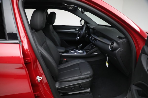 New 2024 Alfa Romeo Stelvio Ti for sale $54,320 at Alfa Romeo of Greenwich in Greenwich CT 06830 20