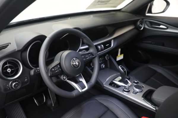 New 2024 Alfa Romeo Stelvio Ti for sale $53,820 at Alfa Romeo of Greenwich in Greenwich CT 06830 27