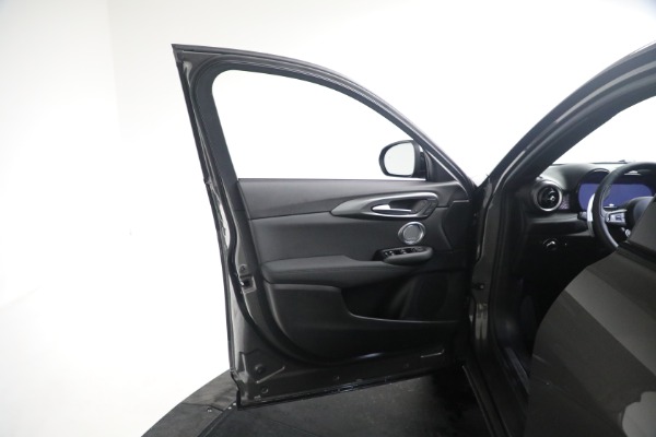 New 2024 Alfa Romeo Tonale Veloce for sale $57,300 at Alfa Romeo of Greenwich in Greenwich CT 06830 27