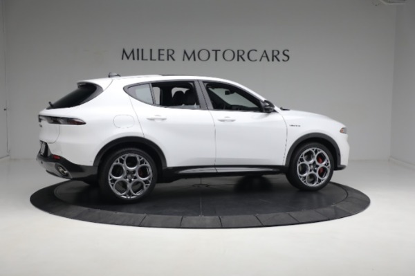 New 2024 Alfa Romeo Tonale Veloce for sale $56,640 at Alfa Romeo of Greenwich in Greenwich CT 06830 11