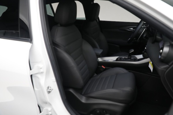 New 2024 Alfa Romeo Tonale Veloce for sale $56,640 at Alfa Romeo of Greenwich in Greenwich CT 06830 21