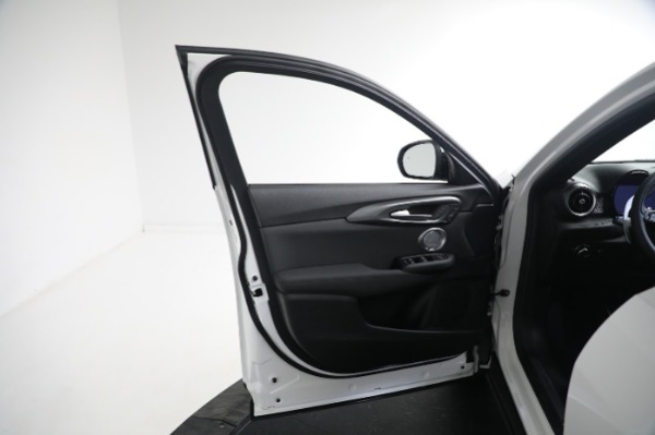 New 2024 Alfa Romeo Tonale Veloce for sale $56,640 at Alfa Romeo of Greenwich in Greenwich CT 06830 26