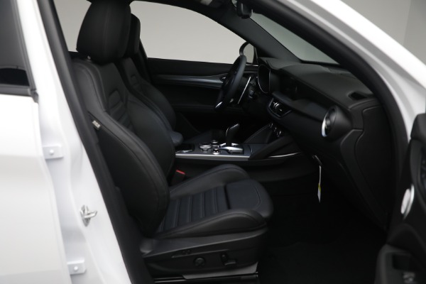 New 2024 Alfa Romeo Stelvio Veloce for sale $57,795 at Alfa Romeo of Greenwich in Greenwich CT 06830 24