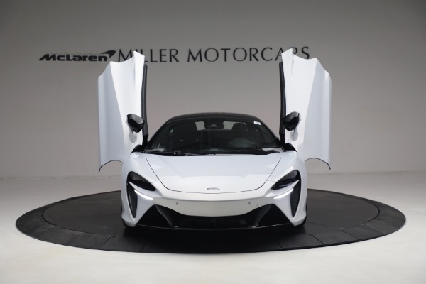 New 2023 McLaren Artura TechLux for sale $279,835 at Alfa Romeo of Greenwich in Greenwich CT 06830 13