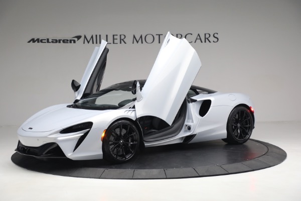 New 2023 McLaren Artura TechLux for sale $279,835 at Alfa Romeo of Greenwich in Greenwich CT 06830 14