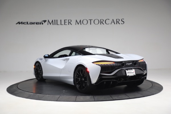 New 2023 McLaren Artura TechLux for sale $279,835 at Alfa Romeo of Greenwich in Greenwich CT 06830 5
