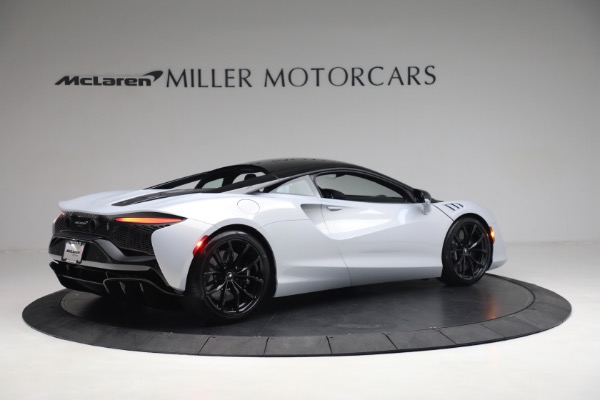 New 2023 McLaren Artura TechLux for sale $279,835 at Alfa Romeo of Greenwich in Greenwich CT 06830 8