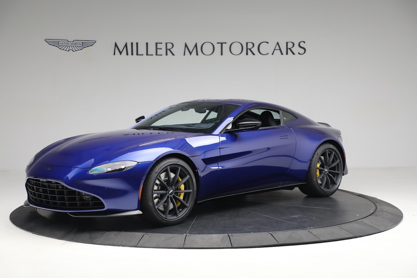 New 2023 Aston Martin Vantage V8 for sale $203,286 at Alfa Romeo of Greenwich in Greenwich CT 06830 1