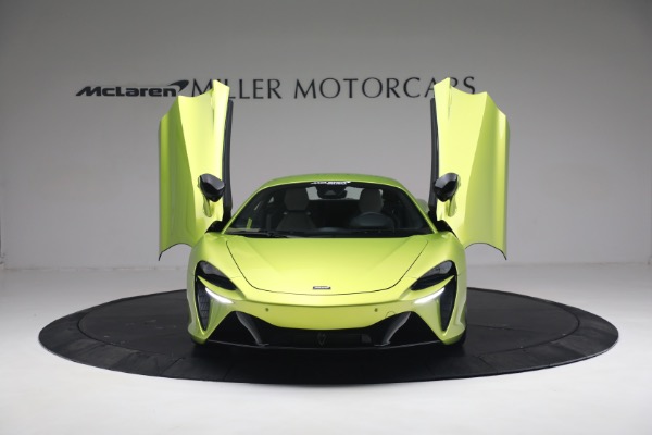 New 2023 McLaren Artura Vision for sale $277,875 at Alfa Romeo of Greenwich in Greenwich CT 06830 13