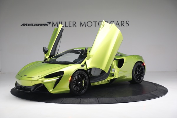 New 2023 McLaren Artura Vision for sale $277,875 at Alfa Romeo of Greenwich in Greenwich CT 06830 14