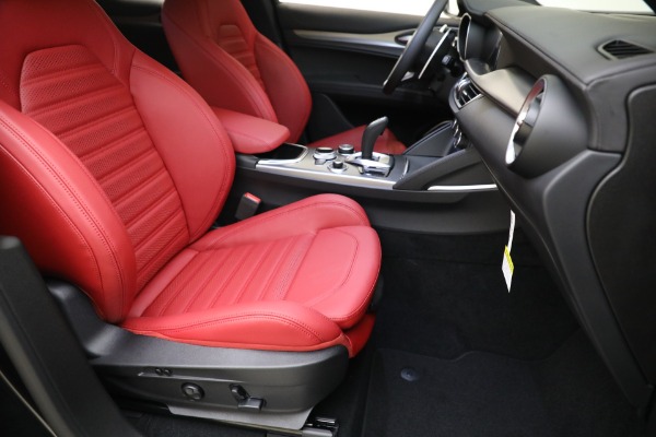 New 2023 Alfa Romeo Stelvio Veloce for sale $48,900 at Alfa Romeo of Greenwich in Greenwich CT 06830 16