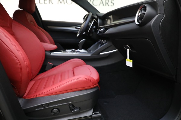 New 2023 Alfa Romeo Stelvio Veloce for sale $48,900 at Alfa Romeo of Greenwich in Greenwich CT 06830 17