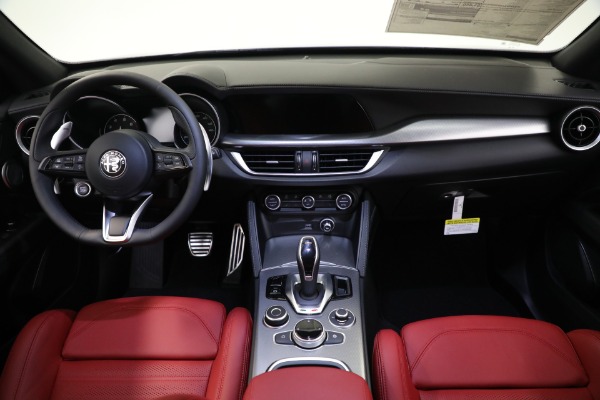 New 2023 Alfa Romeo Stelvio Veloce for sale $48,900 at Alfa Romeo of Greenwich in Greenwich CT 06830 23