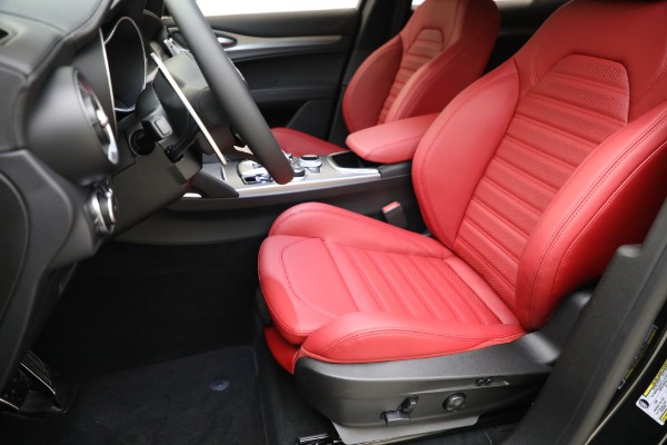 New 2023 Alfa Romeo Stelvio Veloce for sale $48,900 at Alfa Romeo of Greenwich in Greenwich CT 06830 24