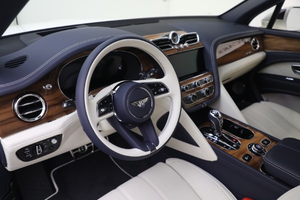 New 2023 Bentley Bentayga EWB Azure V8 for sale $292,110 at Alfa Romeo of Greenwich in Greenwich CT 06830 18