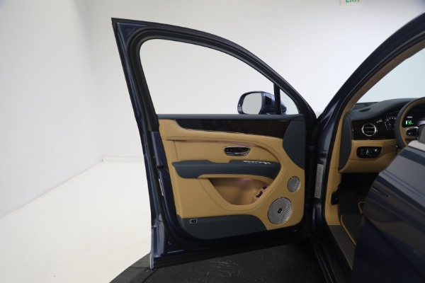 New 2023 Bentley Bentayga Hybrid for sale $250,740 at Alfa Romeo of Greenwich in Greenwich CT 06830 20