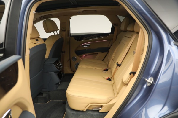 New 2023 Bentley Bentayga Hybrid for sale $250,740 at Alfa Romeo of Greenwich in Greenwich CT 06830 24