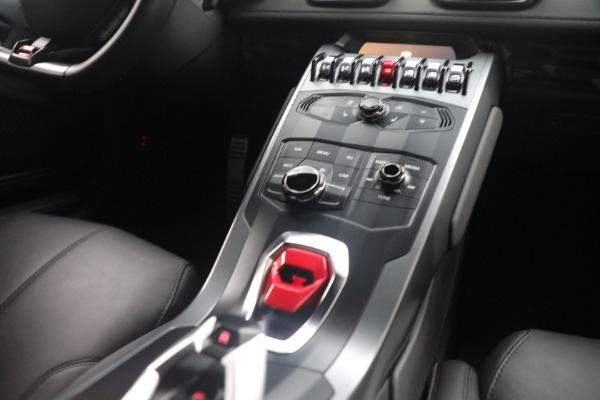 Used 2015 Lamborghini Huracan LP 610-4 for sale $219,900 at Alfa Romeo of Greenwich in Greenwich CT 06830 24