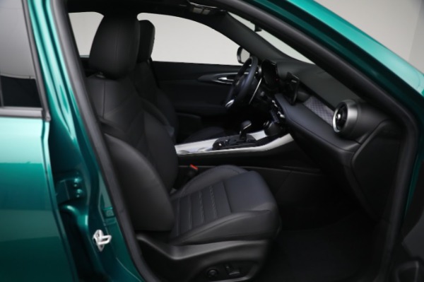New 2024 Alfa Romeo Tonale Veloce for sale $58,840 at Alfa Romeo of Greenwich in Greenwich CT 06830 21