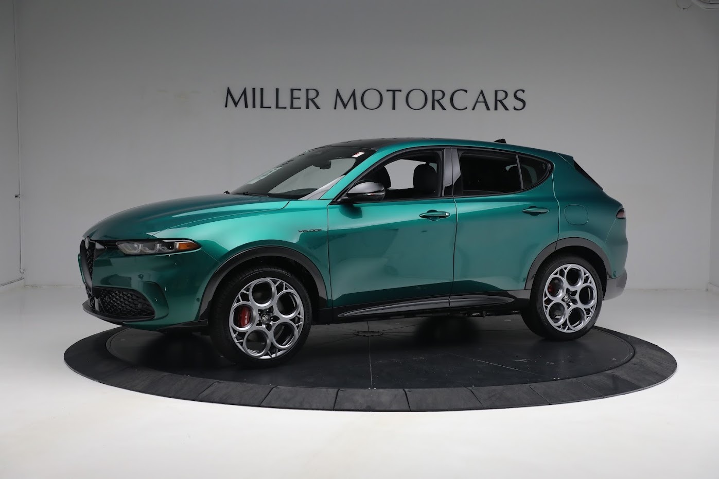 New 2024 Alfa Romeo Tonale Veloce for sale $58,840 at Alfa Romeo of Greenwich in Greenwich CT 06830 1