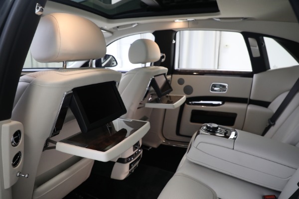 Used 2019 Rolls-Royce Ghost for sale $225,900 at Alfa Romeo of Greenwich in Greenwich CT 06830 25