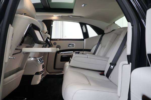 Used 2019 Rolls-Royce Ghost for sale $225,900 at Alfa Romeo of Greenwich in Greenwich CT 06830 27