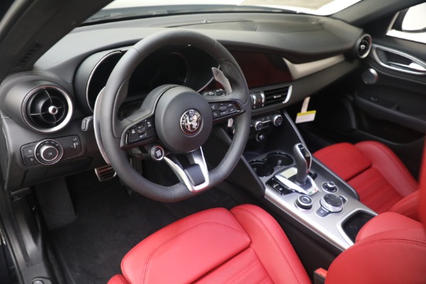 New 2024 Alfa Romeo Giulia Veloce for sale $55,350 at Alfa Romeo of Greenwich in Greenwich CT 06830 21
