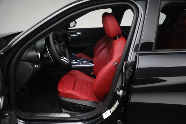 New 2024 Alfa Romeo Giulia Veloce for sale $55,350 at Alfa Romeo of Greenwich in Greenwich CT 06830 22