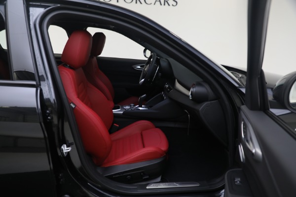 New 2024 Alfa Romeo Giulia Veloce for sale $55,350 at Alfa Romeo of Greenwich in Greenwich CT 06830 25