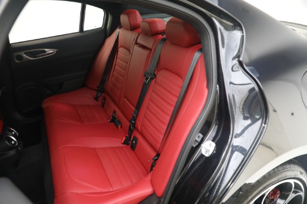 New 2024 Alfa Romeo Giulia Veloce for sale $55,350 at Alfa Romeo of Greenwich in Greenwich CT 06830 28