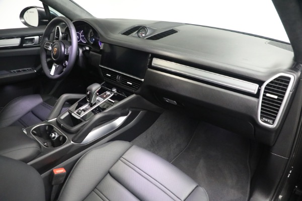 Used 2023 Porsche Cayenne Turbo Coupe for sale $149,900 at Alfa Romeo of Greenwich in Greenwich CT 06830 17