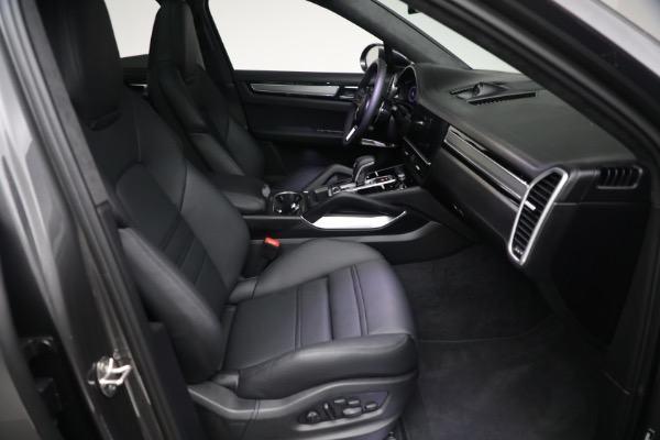 Used 2023 Porsche Cayenne Turbo Coupe for sale $149,900 at Alfa Romeo of Greenwich in Greenwich CT 06830 18
