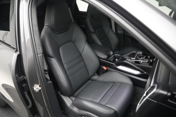 Used 2023 Porsche Cayenne Turbo Coupe for sale $149,900 at Alfa Romeo of Greenwich in Greenwich CT 06830 19