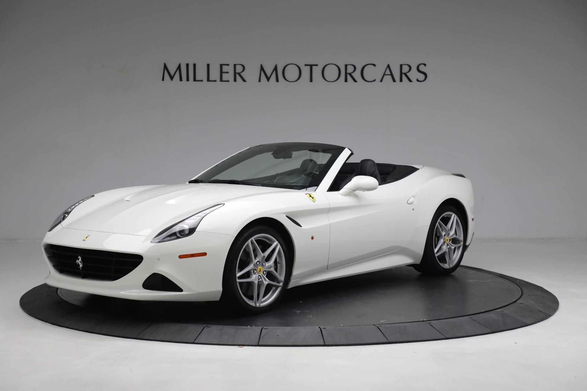 Used 2017 Ferrari California T for sale $151,900 at Alfa Romeo of Greenwich in Greenwich CT 06830 1