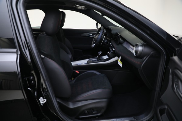 New 2024 Alfa Romeo Tonale Veloce for sale $54,790 at Alfa Romeo of Greenwich in Greenwich CT 06830 23