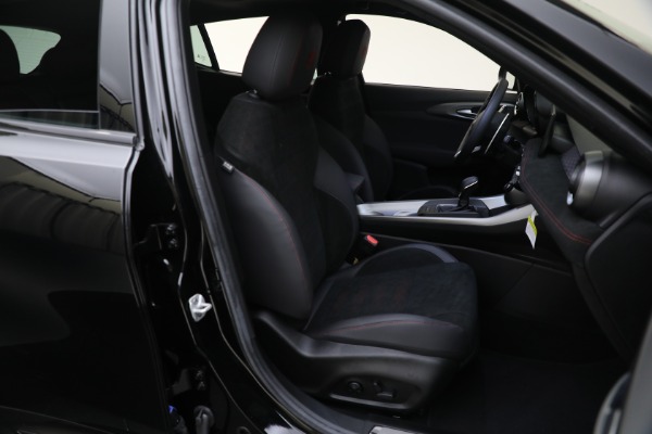 New 2024 Alfa Romeo Tonale Veloce for sale $54,790 at Alfa Romeo of Greenwich in Greenwich CT 06830 25