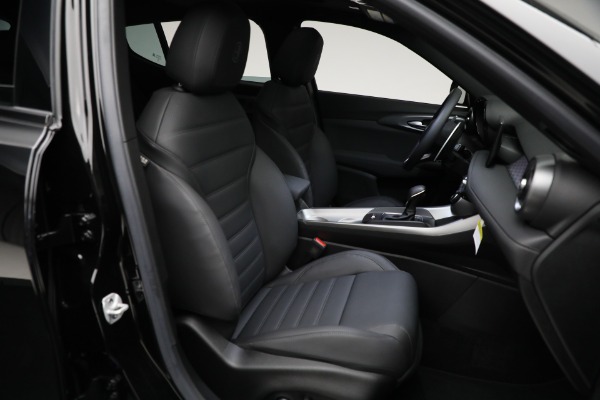 New 2024 Alfa Romeo Tonale Veloce for sale Sold at Alfa Romeo of Greenwich in Greenwich CT 06830 25