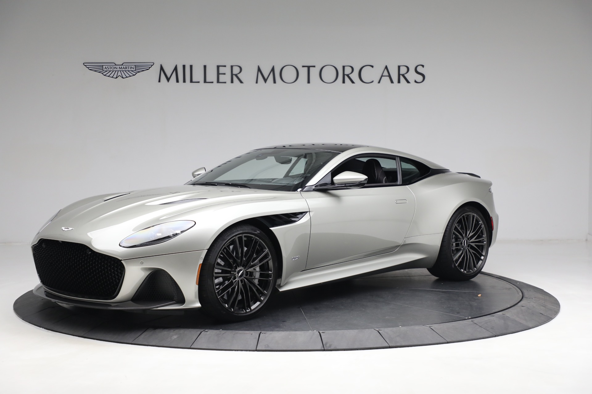 Used 2022 Aston Martin DBS Superleggera for sale $289,900 at Alfa Romeo of Greenwich in Greenwich CT 06830 1