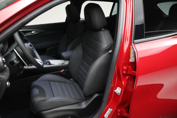 New 2024 Alfa Romeo Tonale Veloce for sale $52,790 at Alfa Romeo of Greenwich in Greenwich CT 06830 24