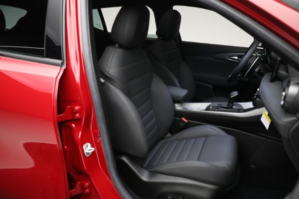 New 2024 Alfa Romeo Tonale Veloce for sale $52,790 at Alfa Romeo of Greenwich in Greenwich CT 06830 25