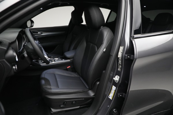 New 2024 Alfa Romeo Stelvio Ti for sale $53,330 at Alfa Romeo of Greenwich in Greenwich CT 06830 24