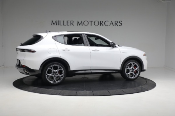 New 2024 Alfa Romeo Tonale Veloce for sale $55,290 at Alfa Romeo of Greenwich in Greenwich CT 06830 11