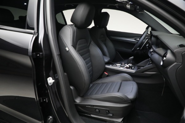 New 2024 Alfa Romeo Stelvio Veloce for sale $57,305 at Alfa Romeo of Greenwich in Greenwich CT 06830 24