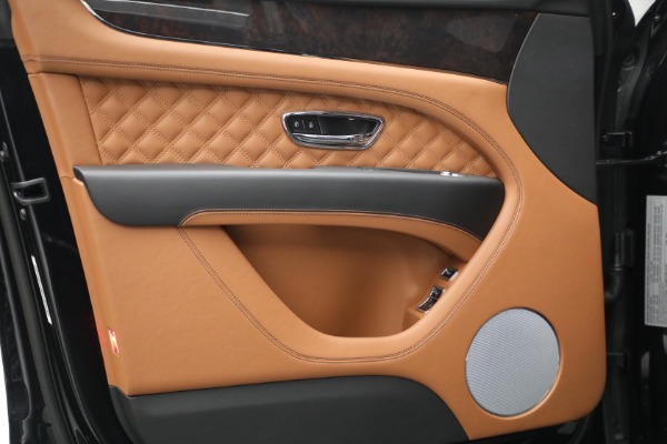 Used 2021 Bentley Bentayga V8 for sale $149,900 at Alfa Romeo of Greenwich in Greenwich CT 06830 16