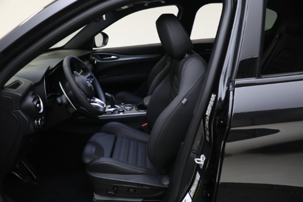 New 2024 Alfa Romeo Stelvio Veloce for sale $54,380 at Alfa Romeo of Greenwich in Greenwich CT 06830 21