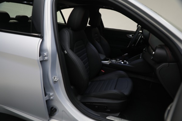 New 2024 Alfa Romeo Giulia Competizione for sale $58,160 at Alfa Romeo of Greenwich in Greenwich CT 06830 25