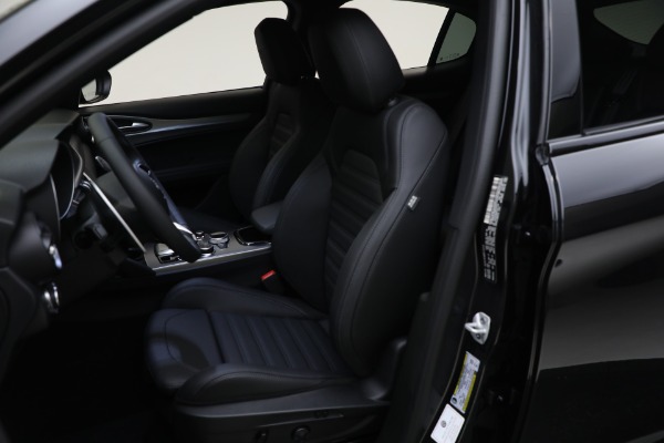 New 2024 Alfa Romeo Stelvio Veloce for sale $54,380 at Alfa Romeo of Greenwich in Greenwich CT 06830 19
