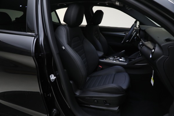 New 2024 Alfa Romeo Stelvio Veloce for sale $54,380 at Alfa Romeo of Greenwich in Greenwich CT 06830 20