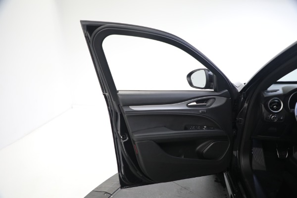 New 2024 Alfa Romeo Stelvio Veloce for sale $54,380 at Alfa Romeo of Greenwich in Greenwich CT 06830 24